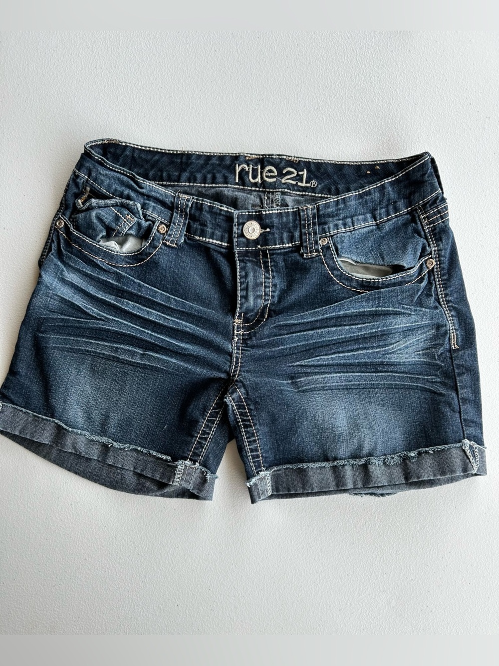 Vintage Rue21 Orchard Curvy Embroidered Sequin Denim Shorts Size 11/12 - Picture 2 of 12